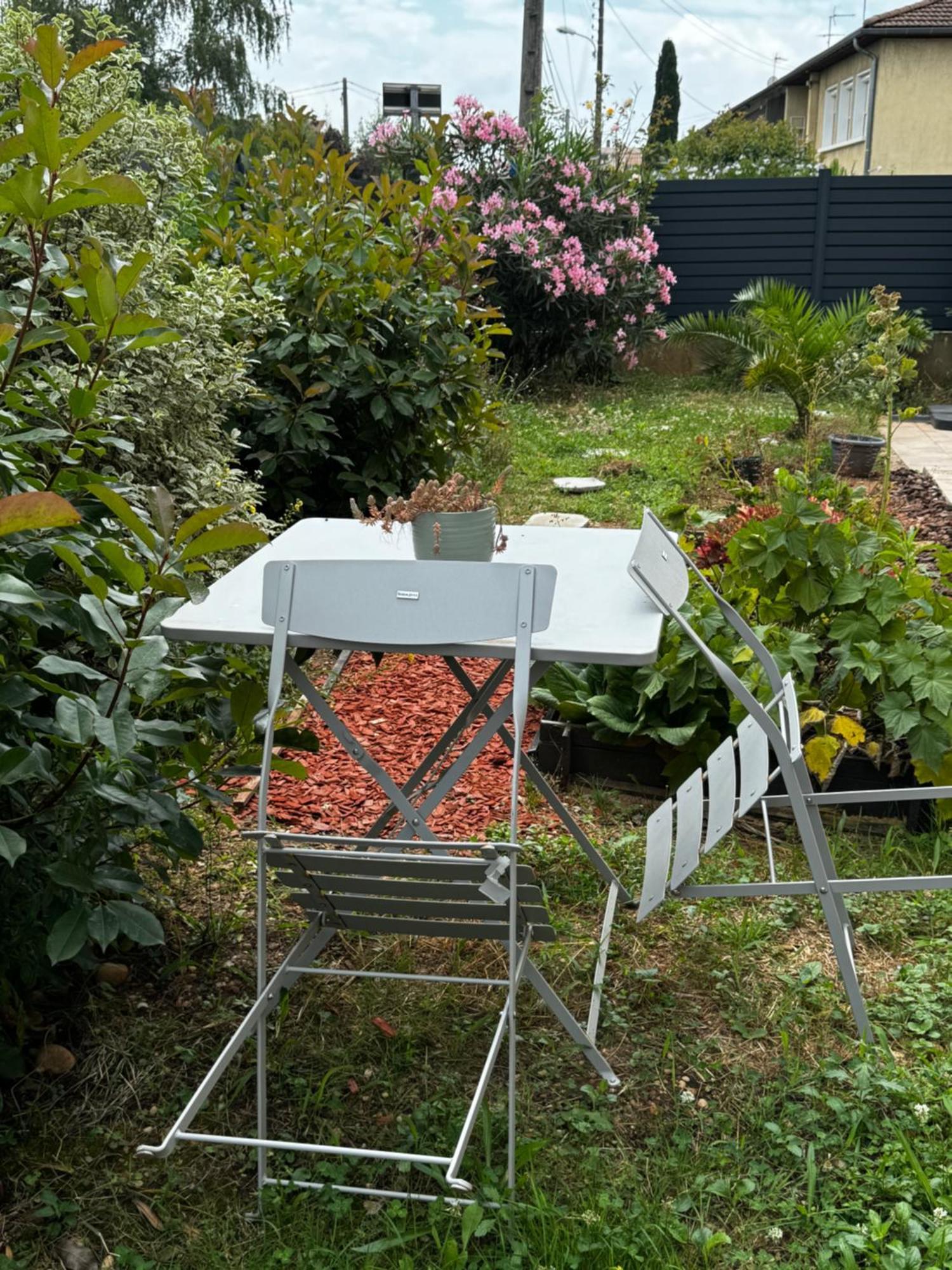 Au Calme Dans Maison En Rez De Jardin A 2,2 Kms Du Groupama Stadium Et Salle Ldlc Arena Meyzieu Esterno foto