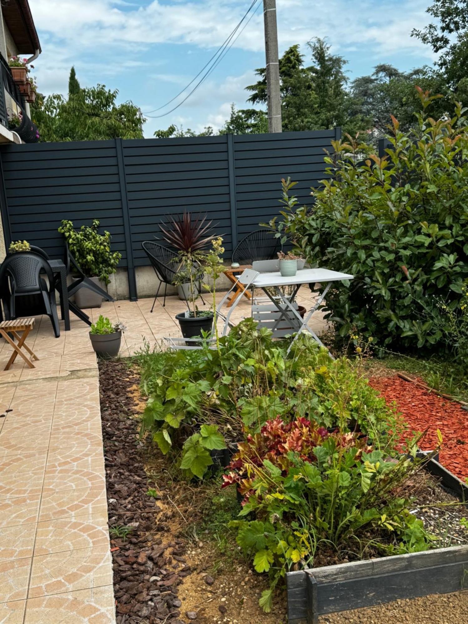 Au Calme Dans Maison En Rez De Jardin A 2,2 Kms Du Groupama Stadium Et Salle Ldlc Arena Meyzieu Esterno foto