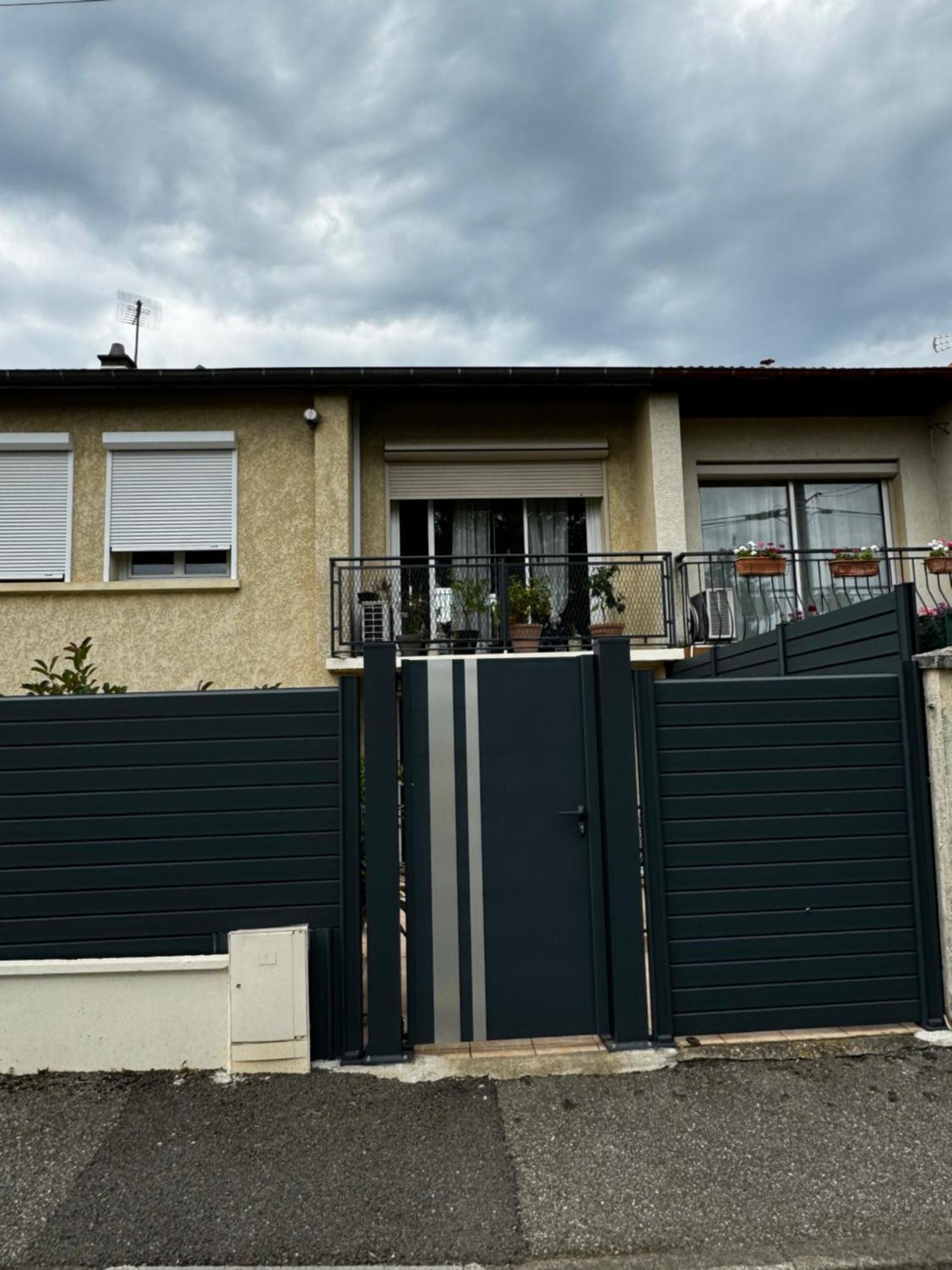 Au Calme Dans Maison En Rez De Jardin A 2,2 Kms Du Groupama Stadium Et Salle Ldlc Arena Meyzieu Esterno foto