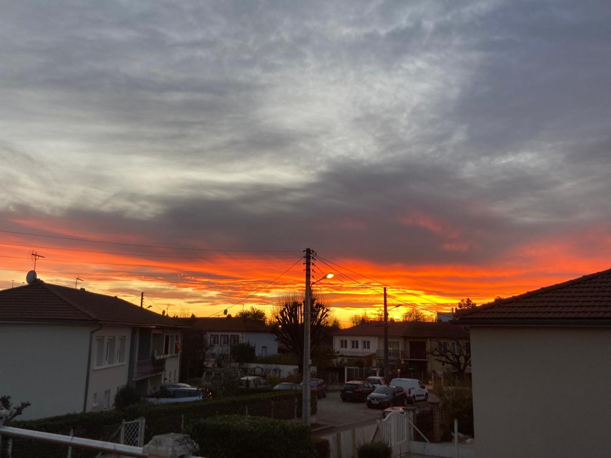 Au Calme Dans Maison En Rez De Jardin A 2,2 Kms Du Groupama Stadium Et Salle Ldlc Arena Meyzieu Esterno foto